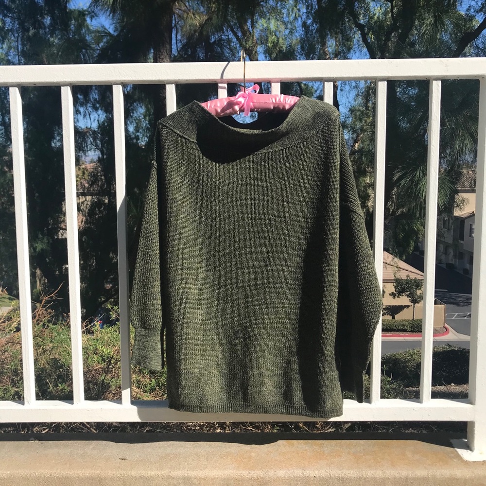 🆕Green boatneck sweater, NWT.